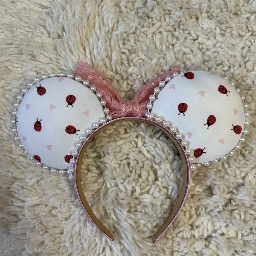 Valentine’s Day Minnie Ears - Picture 4 of 6